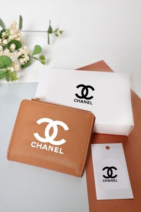 Chanel - بني